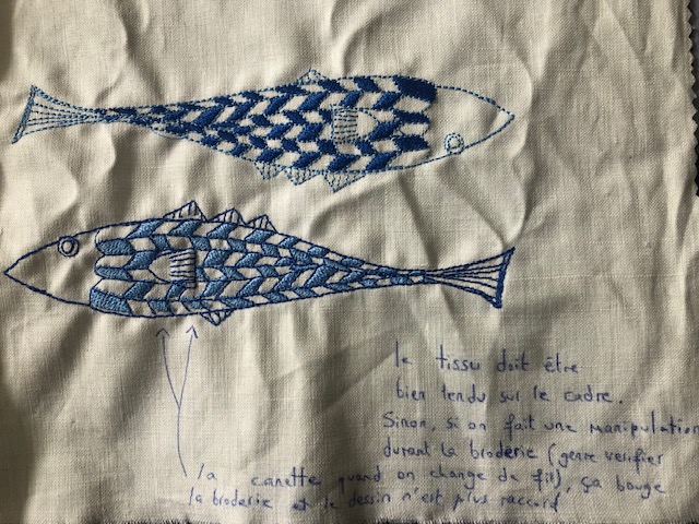 Fichier:Le tissu a bougé du cadre.jpg