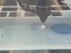 Découpe laser sur du Plexi-glass